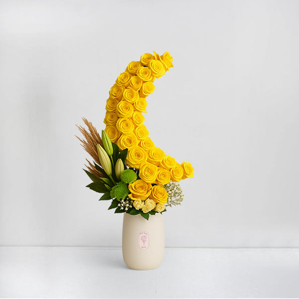 Golden Crescent – Yellow Roses